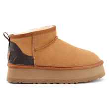 Charger l&#39;image dans la galerie, Bottes UGG x Louis Vuitton
