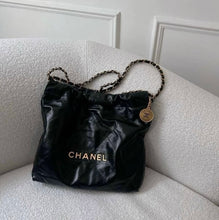 Charger l&#39;image dans la galerie, Sac Chanel 22
