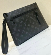 Load image into Gallery viewer, Pochette Louis Vuitton
