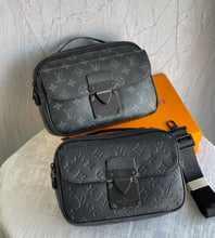 Load image into Gallery viewer, Sacoche Louis Vuitton
