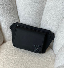 Load image into Gallery viewer, Sacoche Louis Vuitton
