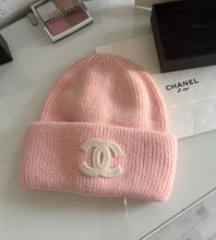 Load image into Gallery viewer, Bonnet Chanel
