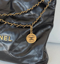 Charger l&#39;image dans la galerie, Sac Chanel 22
