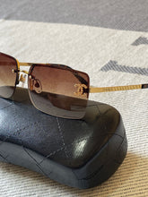 Charger l'image dans la galerie, Lunettes de soleil Chanel
