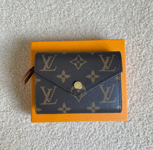 Charger l'image dans la galerie, Porte Cartes Louis Vuitton
