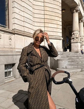 Load image into Gallery viewer, Trench Fendi
