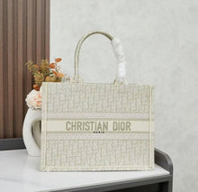Load image into Gallery viewer, Cabas Dior
