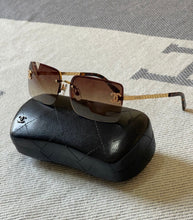 Charger l'image dans la galerie, Lunettes de soleil Chanel
