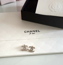 Load image into Gallery viewer, Boucles d’oreilles Chanel
