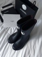 Load image into Gallery viewer, Bottes Chanel
