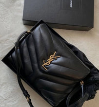 Charger l&#39;image dans la galerie, Sac Yves Saint Laurent Loulou Toy
