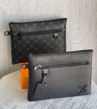 Load image into Gallery viewer, Pochette Louis Vuitton

