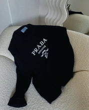 Load image into Gallery viewer, Pull Prada
