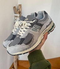 Charger l&#39;image dans la galerie, New Balance 2002R
