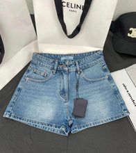Charger l&#39;image dans la galerie, Short Prada
