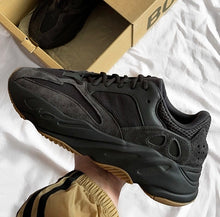 Charger l&#39;image dans la galerie, Yeezy Boost 700
