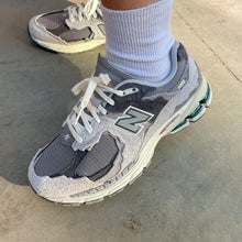 Charger l&#39;image dans la galerie, New Balance 2002R
