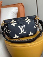 Charger l&#39;image dans la galerie, Multi Pochette Louis Vuitton
