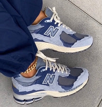 Charger l&#39;image dans la galerie, New Balance 2002R
