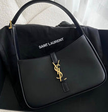 Charger l&#39;image dans la galerie, Sac Yves Saint Laurent Hobo
