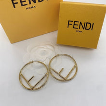 Charger l&#39;image dans la galerie, Boucles d’oreilles Fendi
