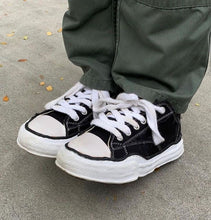 Charger l&#39;image dans la galerie, Sneakers Maison Mihara Yasuhiro
