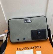 Charger l&#39;image dans la galerie, Sacoche Louis Vuitton
