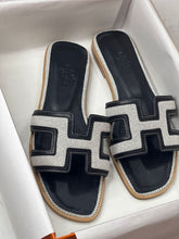 Charger l&#39;image dans la galerie, Mules Hermès Oran Denim
