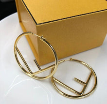 Charger l&#39;image dans la galerie, Boucles d’oreilles Fendi
